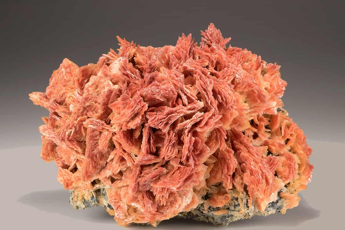  Red Barite; Tabular Prismatic Bladed Crystals Forms 2 Applications Paint Polymers 