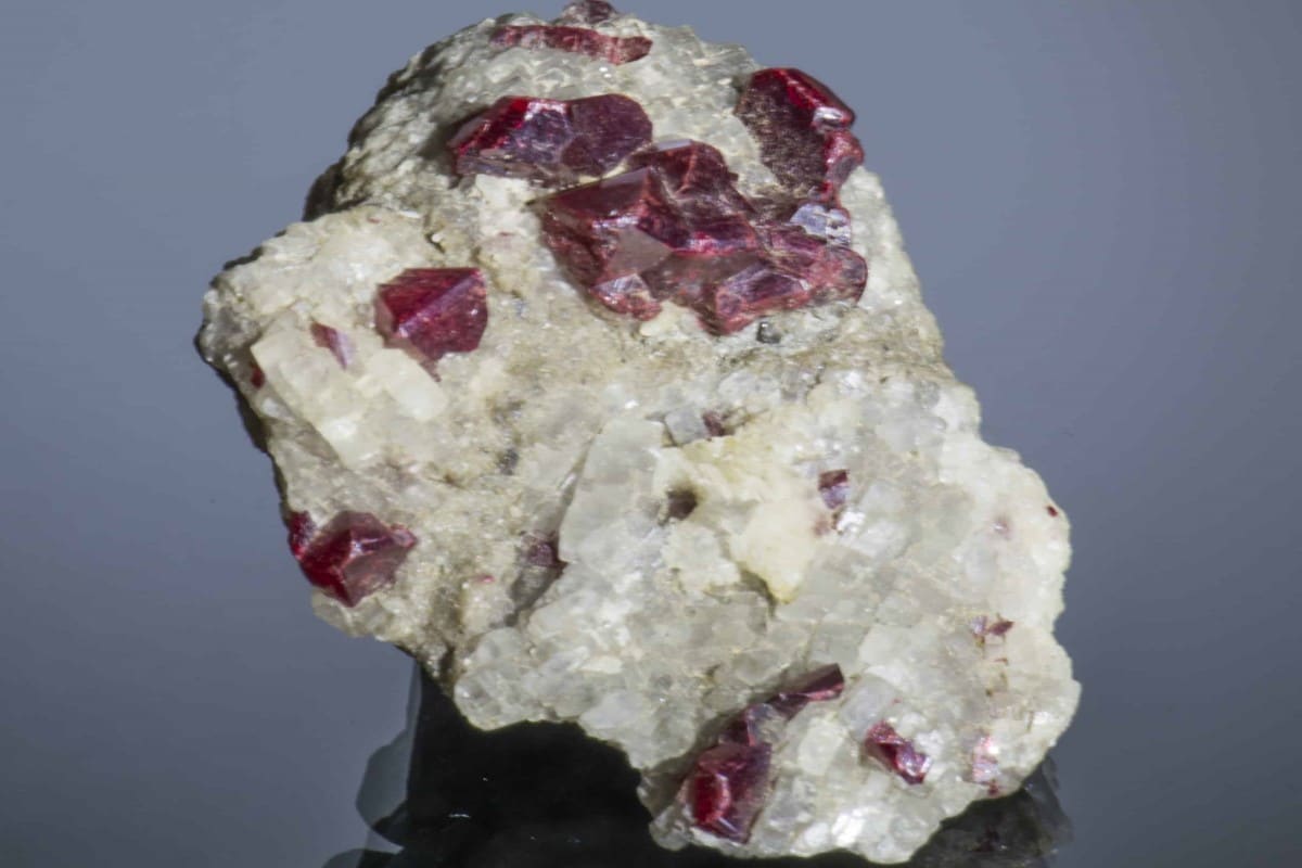  Opaque Barite; Massive Crystalline Forms 2 Applications Oil Extraction Radiation Safety 